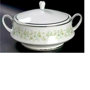 NORITAKE “Savannah” Covered Vegetable Bowl